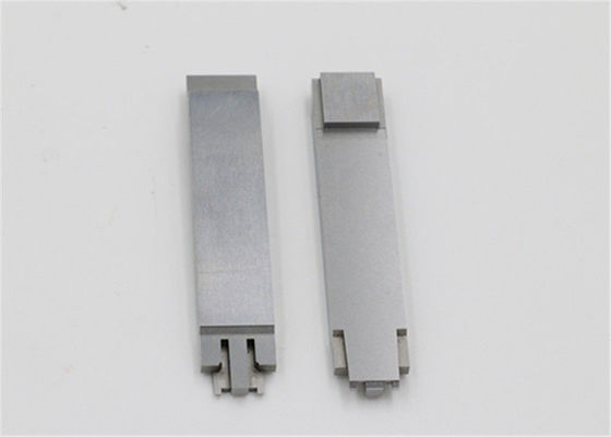 Tipo parti della De-muffa dello stampaggio ad iniezione di HRC dei ricambi auto 80 - 90 di precisione del metallo della muffa di A/precision