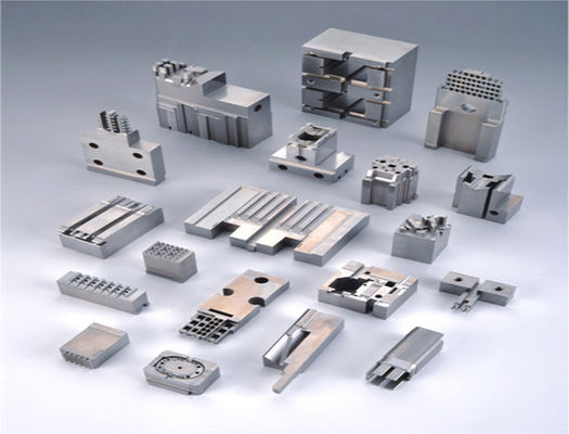 Dispositivi lavoranti ISO9001 dell'automobile di CNC di EDM